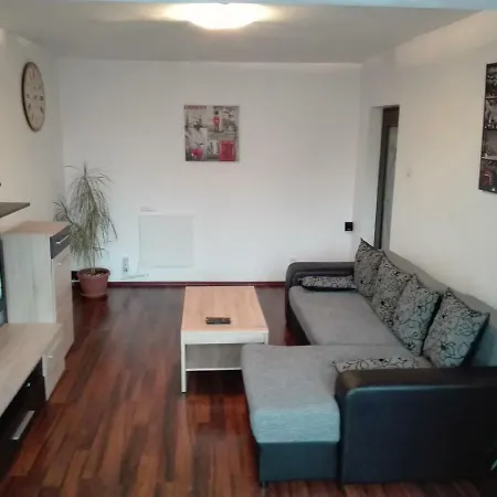 Britannia Apartment *